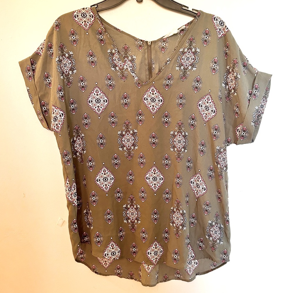 Hippie Rose - Womens Size: XL Olive Green Floral V-Neck Blouse